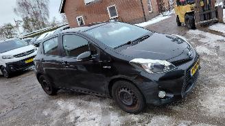 skadebil auto Toyota Yaris 1.5i  hybrid   clima 2014/3