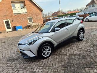 Voiture accidenté Toyota CH-R 1.2i  85kw  clima navi 2017/10