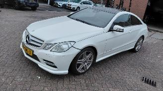 skadebil auto Mercedes E-klasse 200cgi coupe automaat pano  184pk 2012/3