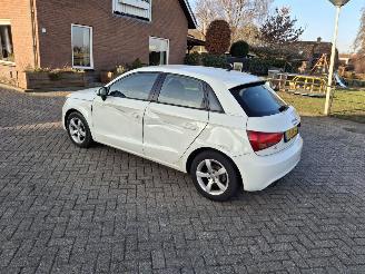 Audi A1 1.2 tfsi  63kw airco picture 4