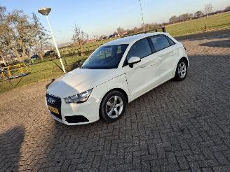 Audi A1 1.2 tfsi  63kw airco picture 3