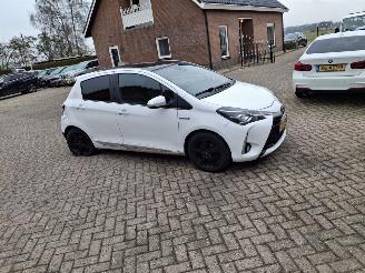 Toyota Yaris 1.5 hybrid   clima  pano picture 2