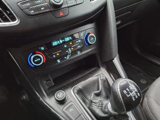 Ford Focus 1.0i titanium  92kw  clima picture 11