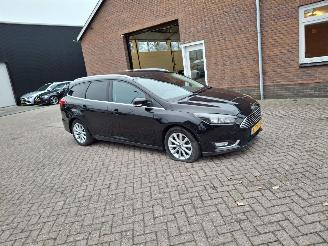 damaged passenger cars Ford Focus 1.0i titanium  92kw  clima 2016/6