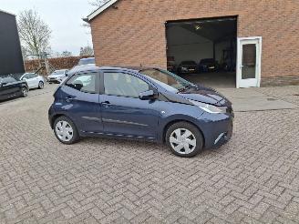 Unfallwagen Toyota Aygo 1.0 vvt x play  automaat  airco 2015/1