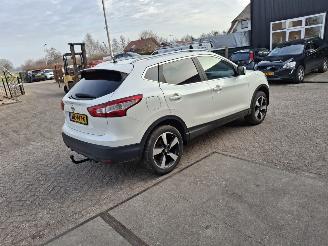 Vaurioauto  passenger cars Nissan Qashqai 1.2i 85kw pano  clima navi 2015/3