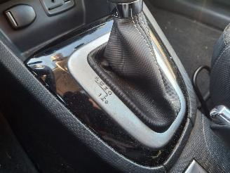 Unfallwagen Renault Clio 1.2i gt line  automaat  88kw  pano navi 2014/12