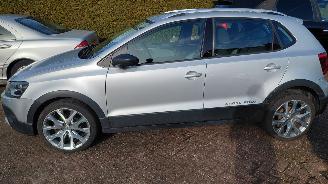 Damaged car Volkswagen Polo 1.2 tsi AUTOMAAT  90PK   NAVI CLIMA 2016/9