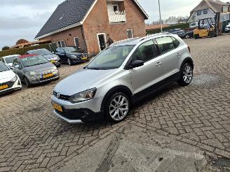 Schadeauto Volkswagen Polo 1.2 tsi AUTOMAAT  90PK   NAVI CLIMA 2016/9