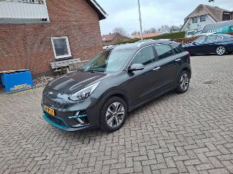 krockskadad bil auto Kia Niro dynamic line 64kwh   204pk navi clima 2021/11