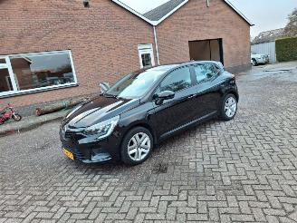 Damaged car Renault Clio 0.9 tcn  zen navi 2022/3