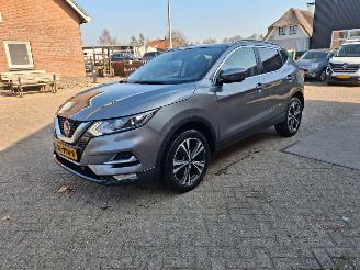 Vaurioauto  passenger cars Nissan Qashqai 1.2 n  connecta  pano navi 2019/4