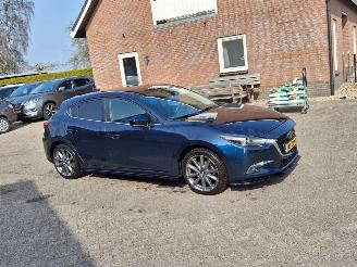 Vaurioauto  passenger cars Mazda 3 2.0i  120pk gtm  clima navi 2017/4