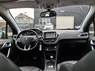 Peugeot 2008 1.2 vti  82pk pano automaat navi picture 11