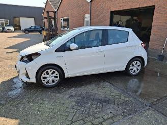 Coche accidentado Toyota Yaris 1.5 hybrid  clima    navi 2019/9