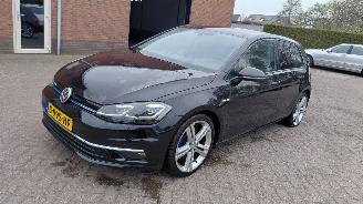 krockskadad bil auto Volkswagen Golf 1.5 tsi 131pk automaat   navi clima 2019/3