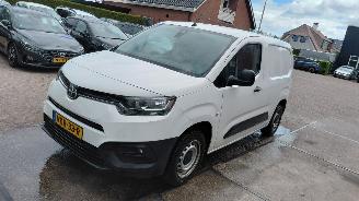 krockskadad bil bedrijf Toyota Proace 1.5 d4d   99pk 3 zitter  navi 2020/2