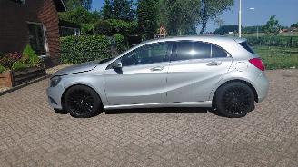 Avarii autoturisme Mercedes A-klasse 180  navi  clima  1.6i 122pk 2014/5