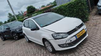 skadebil auto Volkswagen Polo 1.4i 16v 63kw pano  navi 2011/9