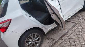 Toyota Yaris 1.5 hybrid   aspresion   navi clima picture 7