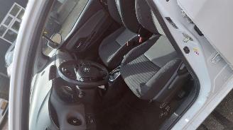 Toyota Yaris 1.5 hybrid   aspresion   navi clima picture 11