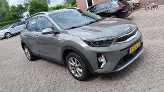 krockskadad bil auto Kia Stonic 1.0 hybrid  74kw navi   clima 2023/11