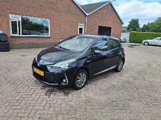 damaged passenger cars Toyota Yaris 1.5 HYBRID    navi 2018/4
