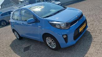 krockskadad bil auto Kia Picanto 1.0i dpi  dynamic line airco lmv  navi 2020/8