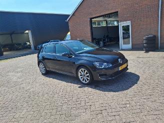 damaged passenger cars Volkswagen Golf 1.2 tsi  105pk automaat   navi clima 2014/12