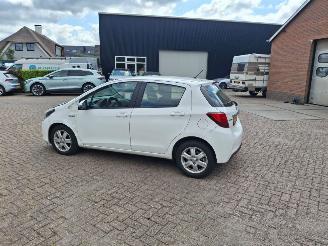 uszkodzony samochody osobowe Toyota Yaris 1.5 hybrid navi 2016/6