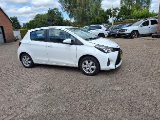 Unfallwagen Toyota Yaris 1.5 hybrid navi 2016/6