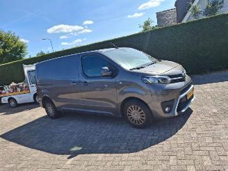 krockskadad bil bedrijf Toyota Proace 2.0 d4d  177pk automaat  navi  clima 2018/12