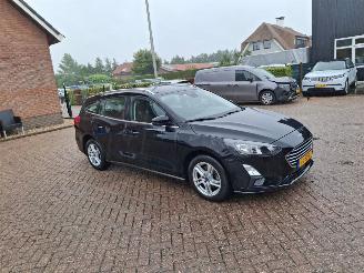 krockskadad bil auto Ford Focus 1.0i  74kw   eco boost   navi clima 2019/6