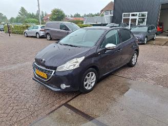 uszkodzony samochody osobowe Peugeot 208 1.2 vti  82pk   airco navi 2015/1