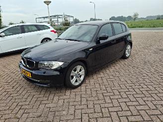 krockskadad bil auto BMW 1-serie 118i 5drs airco navi 2010/11