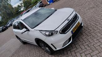 skadebil auto Kia Niro 1.6 gdi hybrid navi   105pk 2017/7