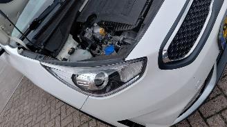 Vaurioauto  passenger cars Kia Niro 1.6 gdi hybrid navi   105pk 2017/7