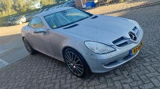 Coche accidentado Mercedes SLK 200k automaat  163pk clima 2004/7
