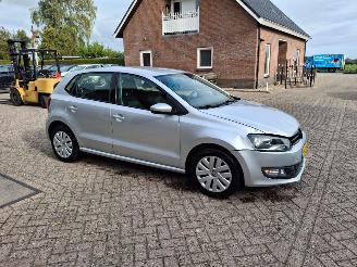 damaged passenger cars Volkswagen Polo 1.2 tsi  66kw edition   navi airco 2013/7