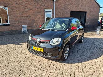 Vaurioauto  passenger cars Renault Twingo 1.0 sce  limited  5drs airco 2021/5