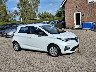damaged passenger cars Renault Zoé r110  109pk   airco  navi   incl accu   52kwh 2021/12