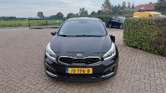 Kia Cee d 1.0i navi   74kw  5drs airco picture 7