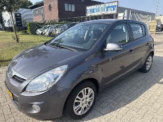  Hyundai I-20 1.4i-MOTION AUTOMAAT RIJDBARE SCHADE! BOUWJAAR 2011 4150 EURO 2011/11