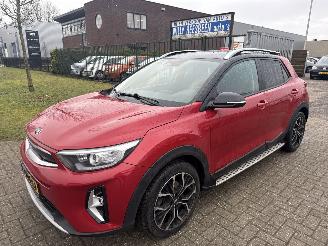 damaged passenger cars Kia Stonic 1.0 T-GDI MHEV DYNAMIC PLUSLINE BOUWJAAR 2020  9750 EURO 2020/10