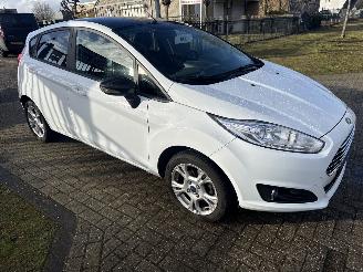 Auto incidentate Ford Fiesta 1.0 WHITE EDITION LICHTE SCHADE RIJDBAAR BOUWJAAR 2016 4150 EUR 2016/3