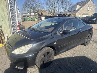 Damaged car Peugeot 307 307 CC 2.0-16V KOPPELING KAPOT BOUWJAAR 2005  899 EURO VAST 2005/6