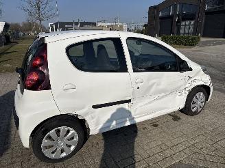 Peugeot 107 1.0 ACTIVE RIJDBAAR 104000 KM BOUWJAAR 2014 SCHERP 2200 EURO picture 4