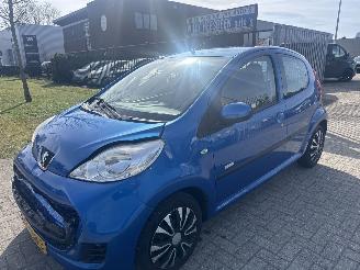 skadebil auto Peugeot 107 1.0-12V MILLESIM 200 RIJDBAAR BOUWJAAR 2011 1500 EURO VAST 2011/1