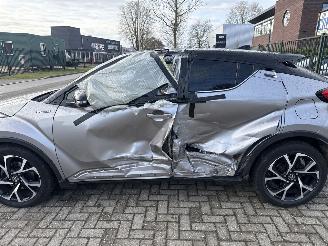 Toyota C-HR 1.8 HYBRID ADVENTURE RIJDBARE ZIJSCHADE! 2017  10950 EURO VAST picture 5