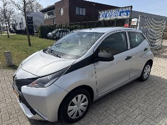 Damaged car Toyota Aygo 1.0 VVT-iX-FUN LICHTE SCHADE! BOUWJAAR 2017 122000KM 4999 EURO 2017/11